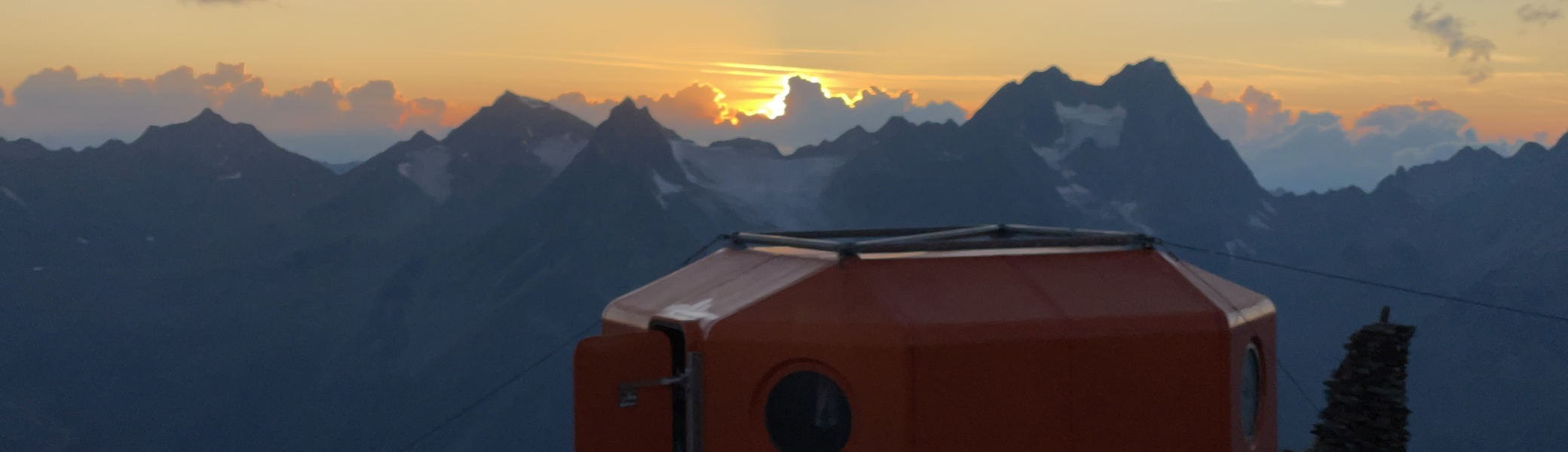 Sonnenuntergang vom Wassertalkogel mit Watzespitze | © Oliver Bischof