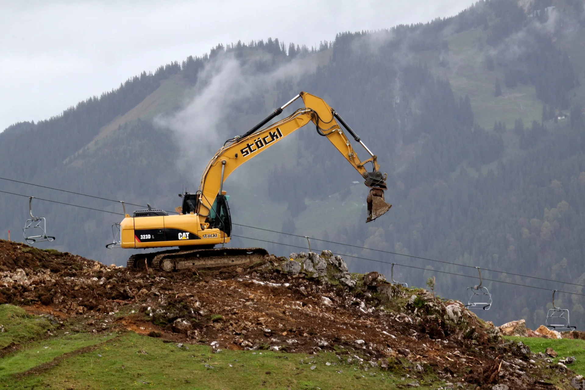 Bauarbeiten auf dem Sudelfeld | © DAV/Steffen Reich Bauarbeiten auf dem Sudelfeld: ein Bagger | © DAV/Steffen Reich